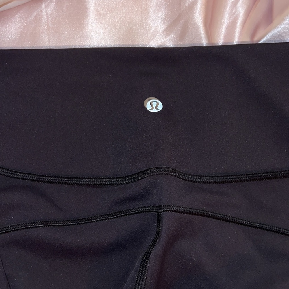 Black lululemon capri- length leggings